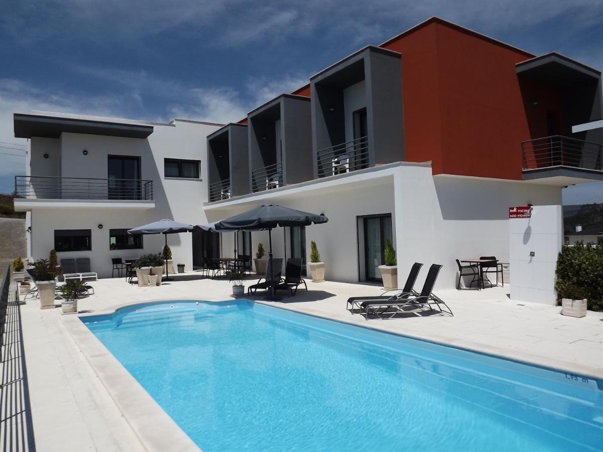 Casa Ceedina Bed And Breakfast & Beauty Batalha Bagian luar foto