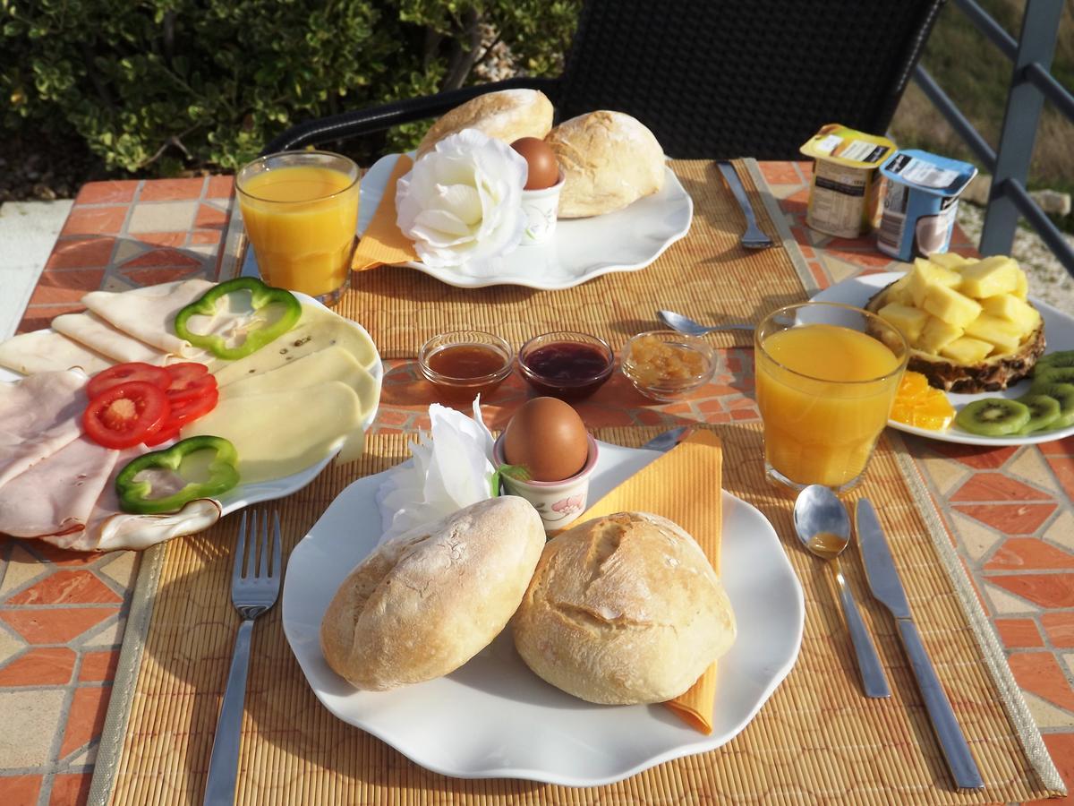 Casa Ceedina Bed And Breakfast & Beauty Batalha Bagian luar foto