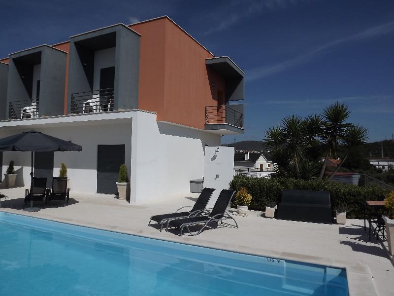 Casa Ceedina Bed And Breakfast & Beauty Batalha Bagian luar foto